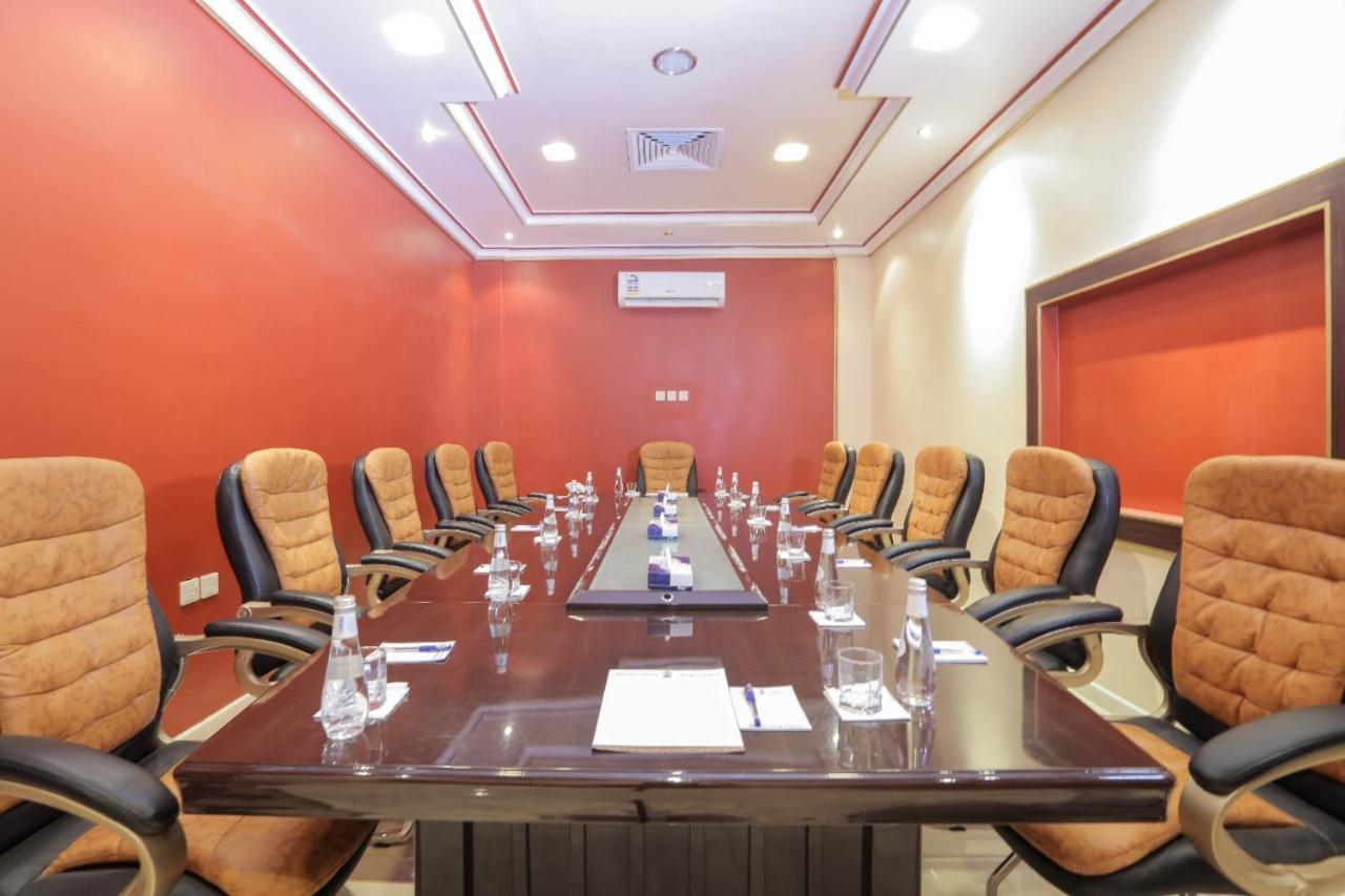Ḩafar al Bāţin Al Mansour Grand Hotel מראה חיצוני תמונה