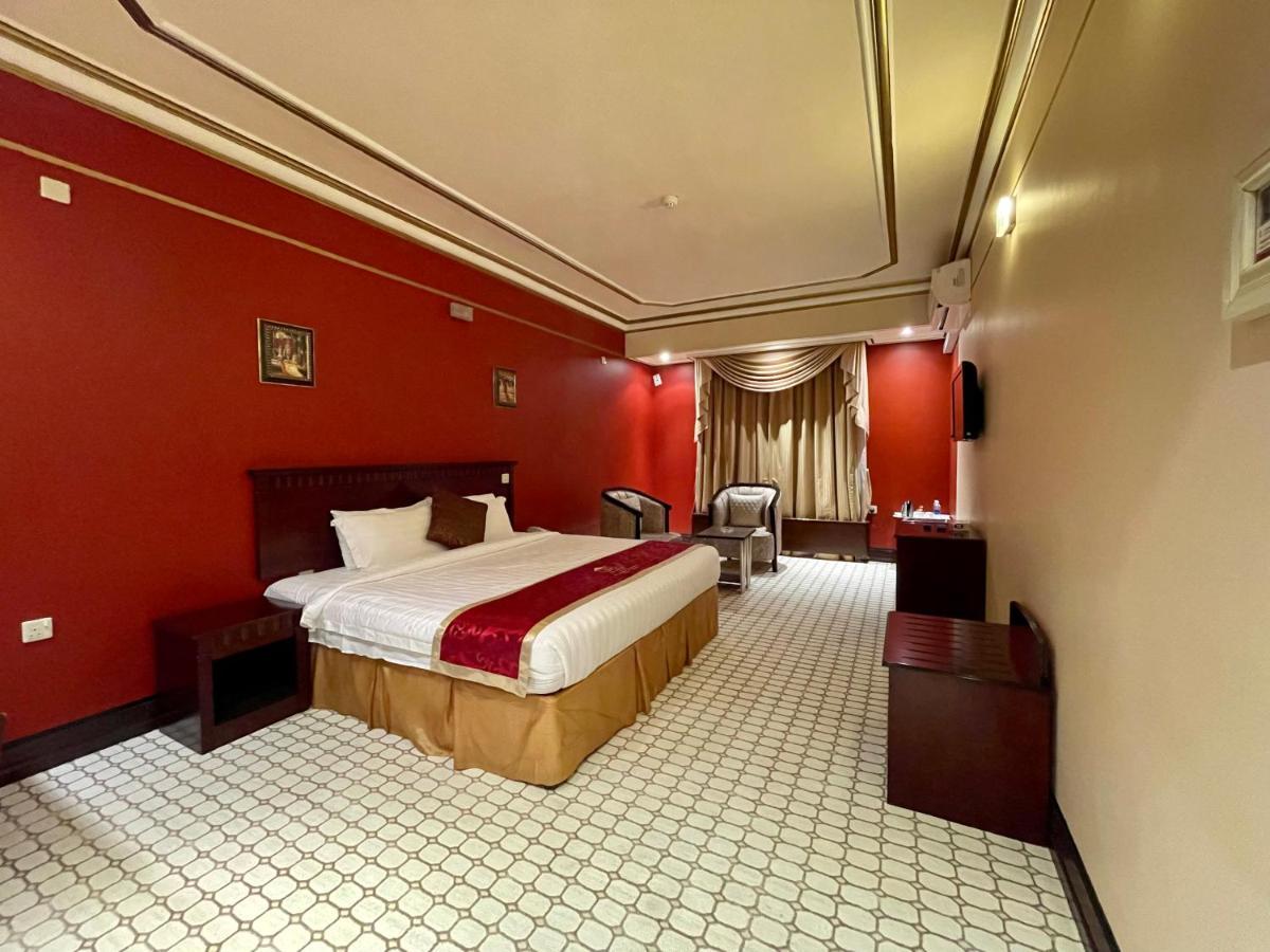 Ḩafar al Bāţin Al Mansour Grand Hotel מראה חיצוני תמונה