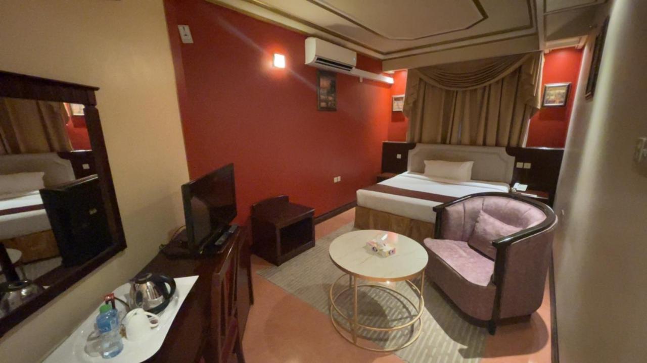 Ḩafar al Bāţin Al Mansour Grand Hotel מראה חיצוני תמונה