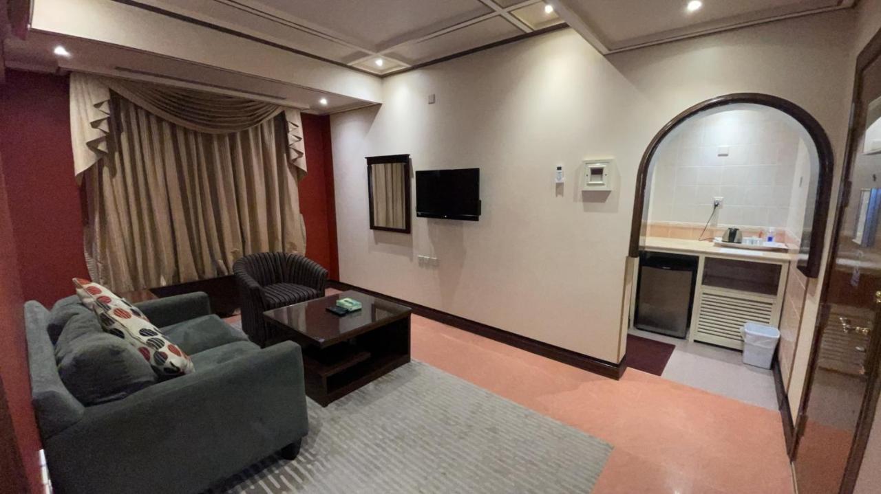 Ḩafar al Bāţin Al Mansour Grand Hotel מראה חיצוני תמונה
