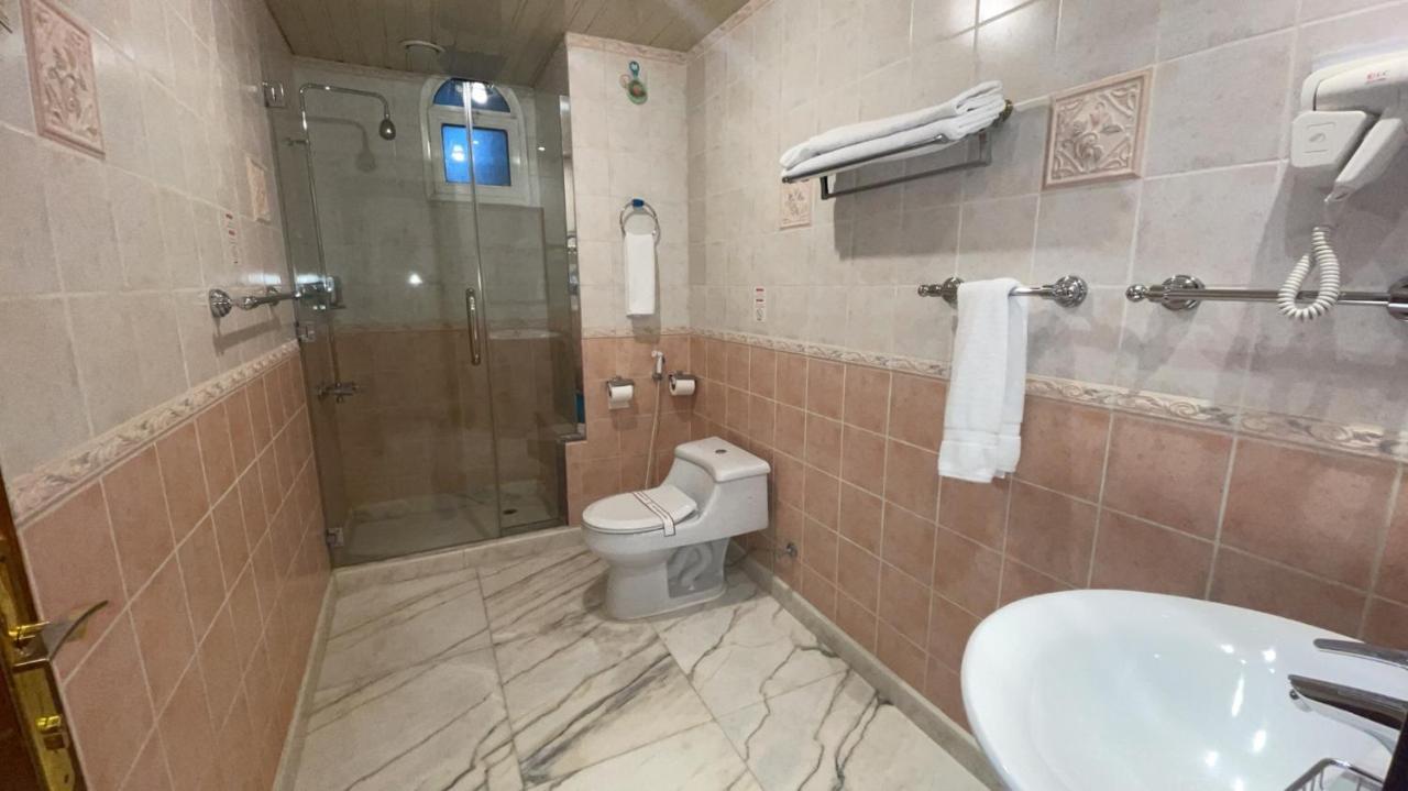Ḩafar al Bāţin Al Mansour Grand Hotel מראה חיצוני תמונה