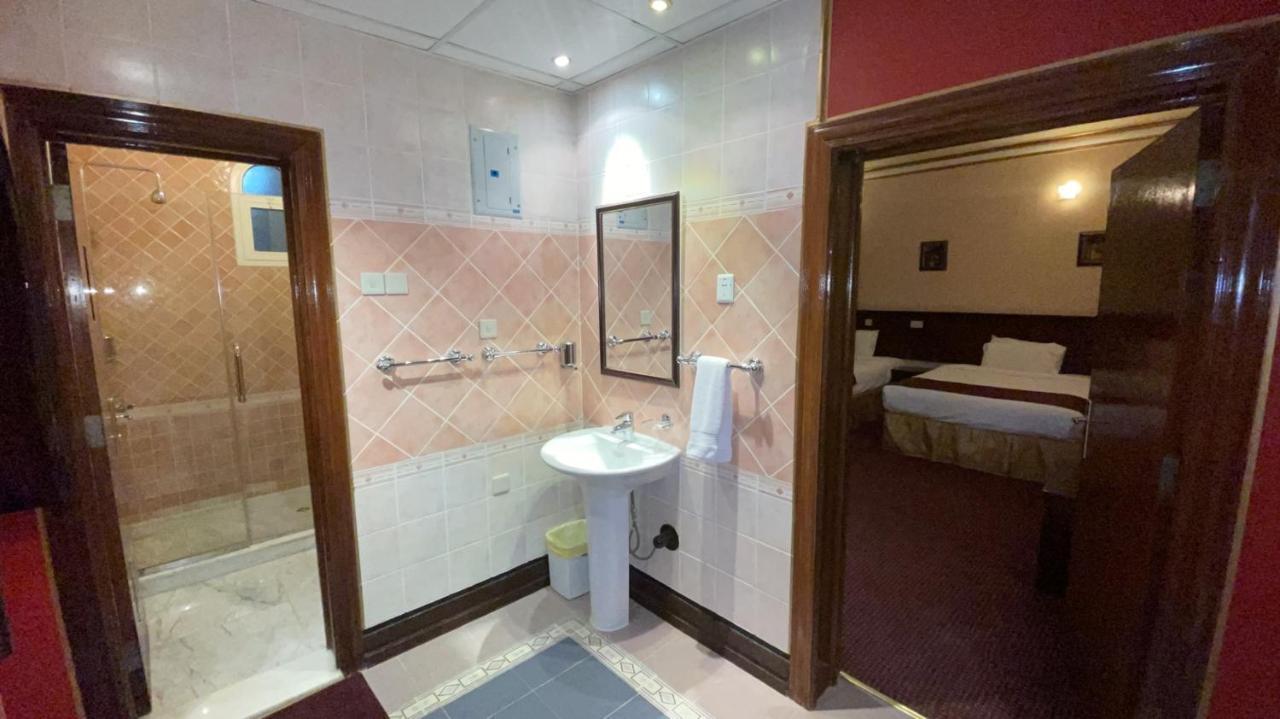 Ḩafar al Bāţin Al Mansour Grand Hotel מראה חיצוני תמונה