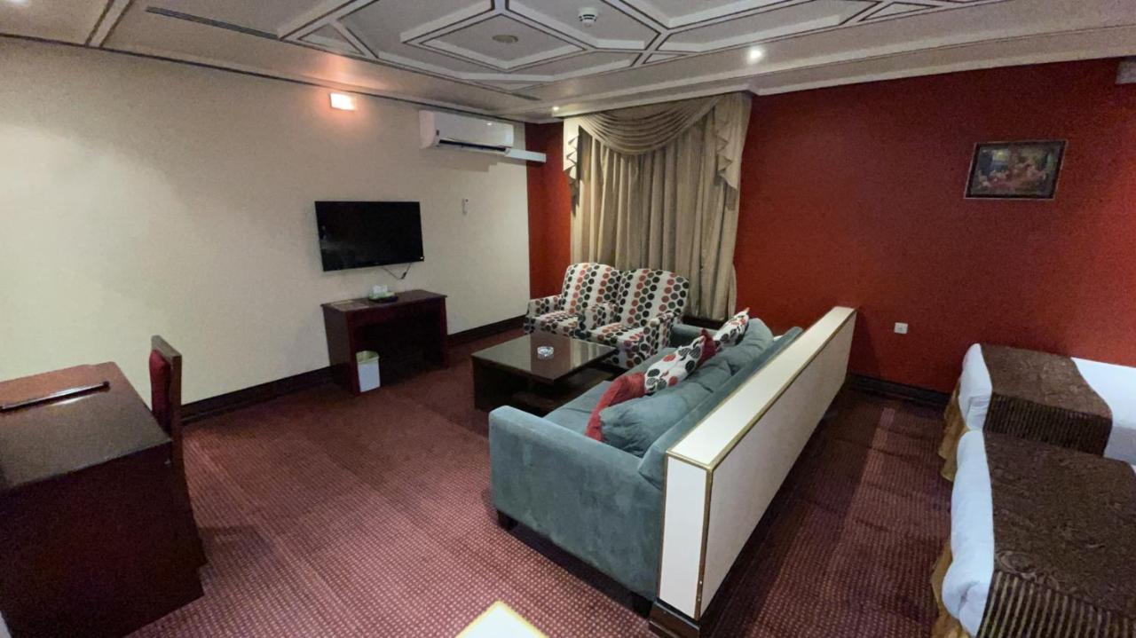 Ḩafar al Bāţin Al Mansour Grand Hotel מראה חיצוני תמונה
