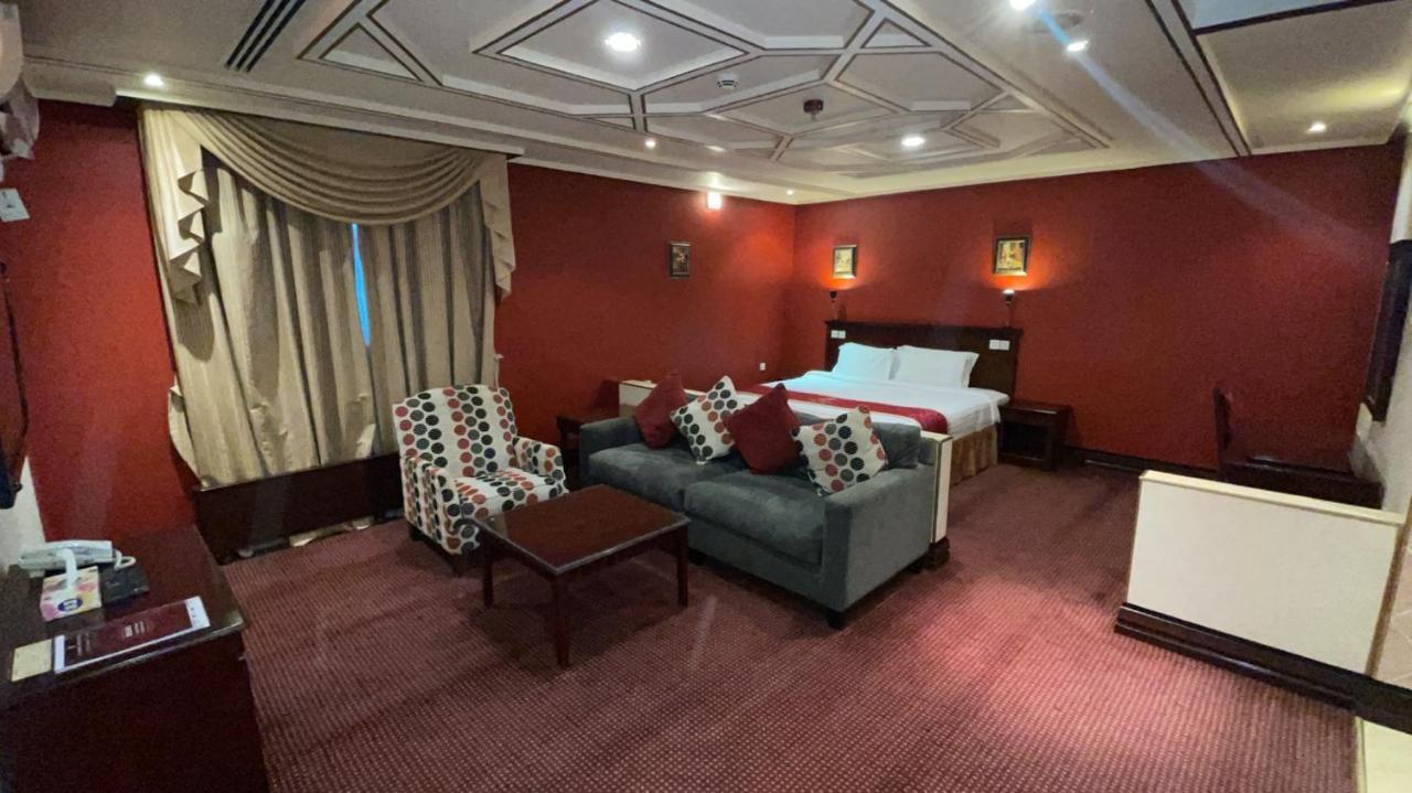 Ḩafar al Bāţin Al Mansour Grand Hotel מראה חיצוני תמונה